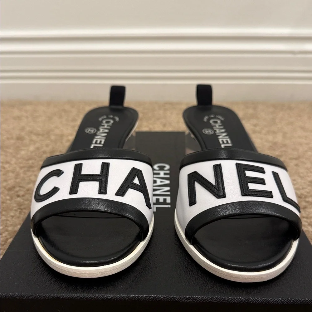 Chanel Iconic Logo Slides 37.5 Black White Leather With Box Authentic - Picture 4 of 12